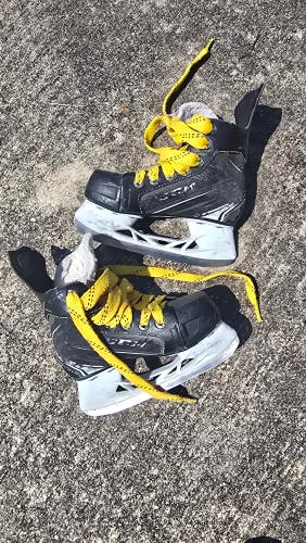 CCM 9040 Hockey Skates 12 (Used)
