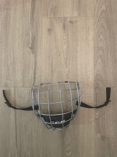 Medium CCM FM580 Helmet Cage (Used excellent condition)