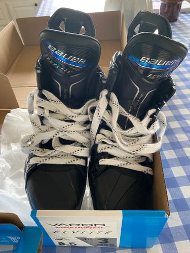 Bauer Vapor Flylite Hockey Skates Size 8.5 Fit 3 (Lightly Used)
