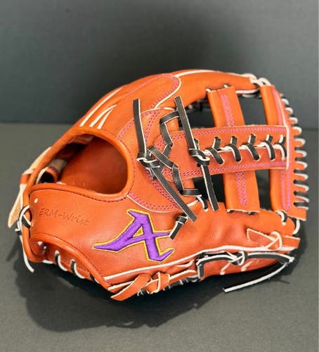 3 glove lot. Atoms X-03, Wilson Staff DP model, Wilson Staff D8 model