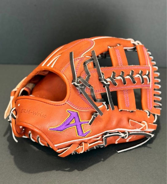 3 glove lot. Atoms X-03, Wilson Staff DP model, Wilson Staff D8 model
