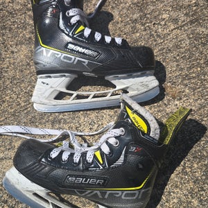 Black/Yellow Bauer Vapor 3X Hockey Skates Regular Width 13 (Used)