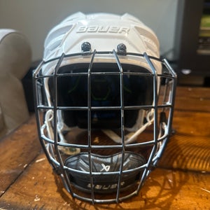 Medium Bauer Re-Akt 155 Helmet (Used) With Oreo Cage