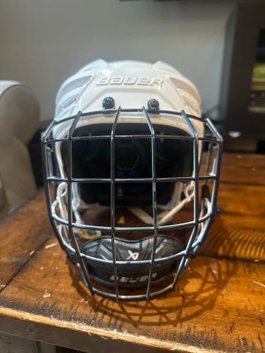Medium Bauer Re-Akt 155 Helmet (Used) With Oreo Cage