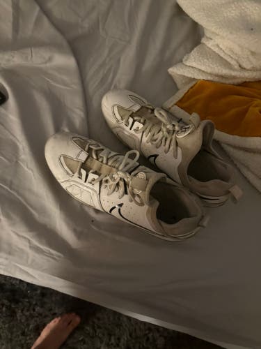 White Men's Size M 9.5 (W 10.5) Nike Huarache 9 Elite Low Low Top Turf Cleats (Used)