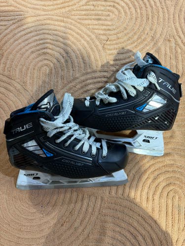 Intermediate True Catalyst 5x4 Hockey Goalie Skates Regular Width Size 5 (Used)