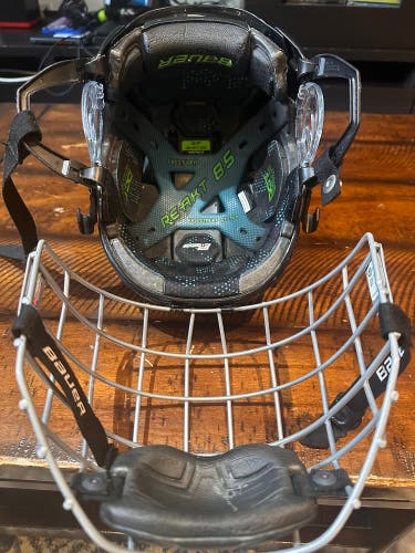 Small Bauer Re-Akt 85 Helmet (Used) with cage