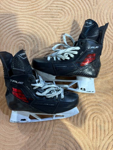 Senior True SVH Pro Custom Hockey Skates | Size 7 (Used)