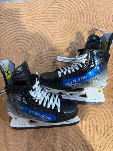 Senior Bauer Vapor Hyperlite 2 Hockey Skates Pro Stock 8.5/9 (Used)
