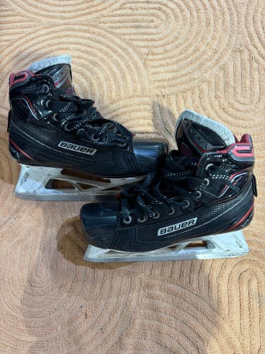 Intermediate Bauer Vapor X900 Hockey Goalie Skates Extra Wide Width Size 5 (Used)