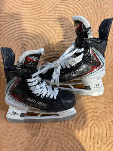 Senior Bauer Vapor Fly40 Hockey Skates 7 (Used)