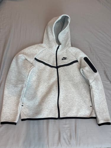 Boys Nike Tech Hoodie (Used)