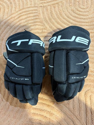 Black Youth True Catalyst 9x3 Gloves 8" (Used)