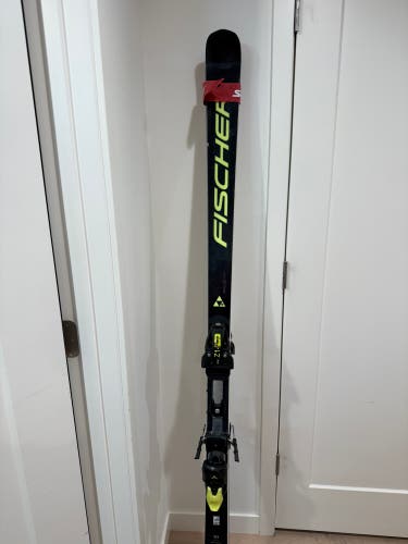 Skis2023