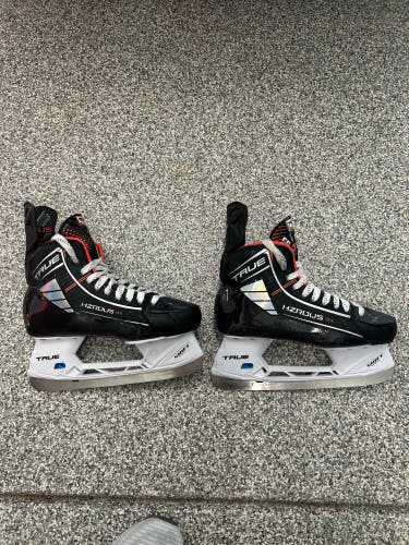 2023 True HZRDUS 9x Hockey Skates Regular Width 10 (Used)