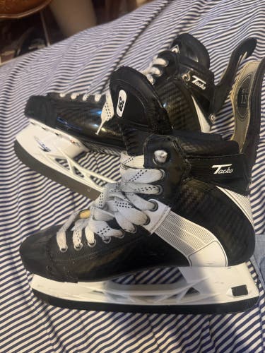 Black/White 2024 CCM Tacks 652 Hockey Skates 9 (Used)