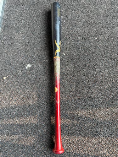 2023 Red and Black Victus Tatis Maple Wood Bat (-3) 30 oz 33"