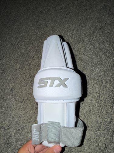 Small Youth STX Stallion 1k Arm Pads (Used)