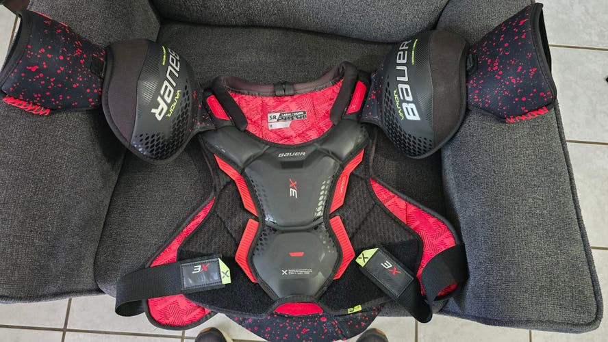 Large Senior Bauer Vapor 3X Shoulder Pads (Used)