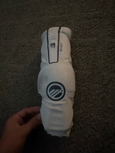 Medium Youth Maverik shift Arm Pads
