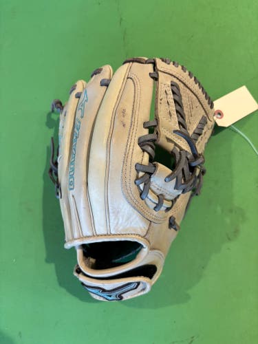 Gray Mizuno Classic Elite RH Pitcher's Softball Glove 12.5"