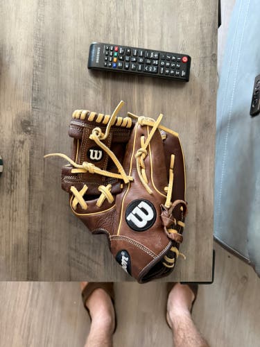 Like New Wilson A1000 Baseball Glove 11.5"