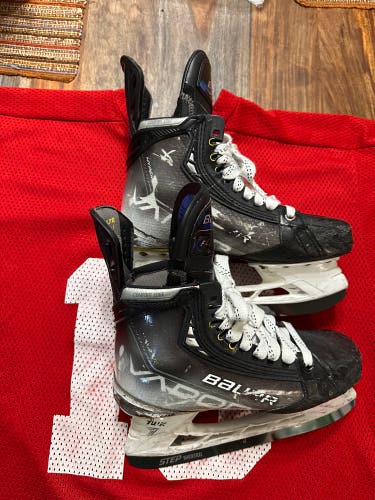 2021 Bauer Vapor Hyperlite Hockey Skates Size 6.5 (Used)