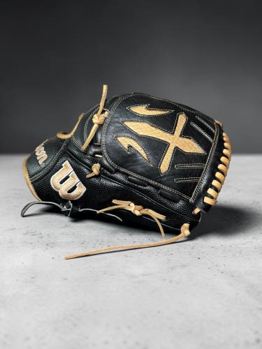 Wilson A2000 RH Pitcher's Baseball Glove 12" (Used)