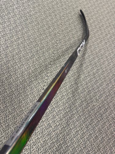Junior Black CCM JetSpeed FT8 Pro Right Handed Hockey Stick P28+1/4 40 Flex (New)