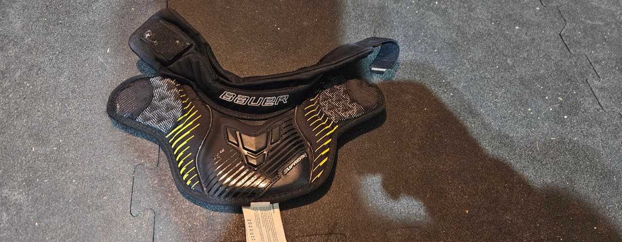 Bauer Supreme Junior Goalie Neck Guard