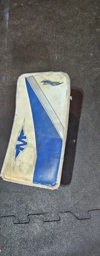 Mission Motion Lite Ice Hockey Goalie Blocker – Senior – Used