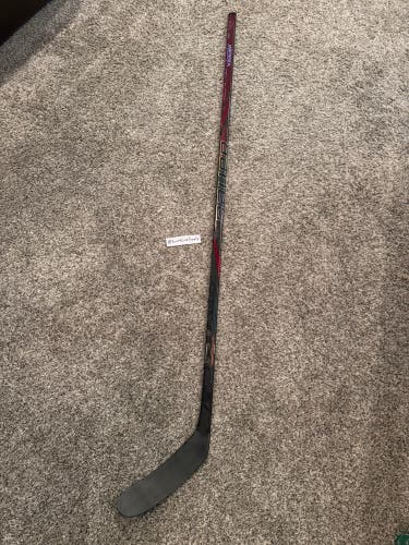 Senior Maroon Bauer Nexus 2N Pro XL Right Handed Hockey Stick P28M 77 Flex (New)