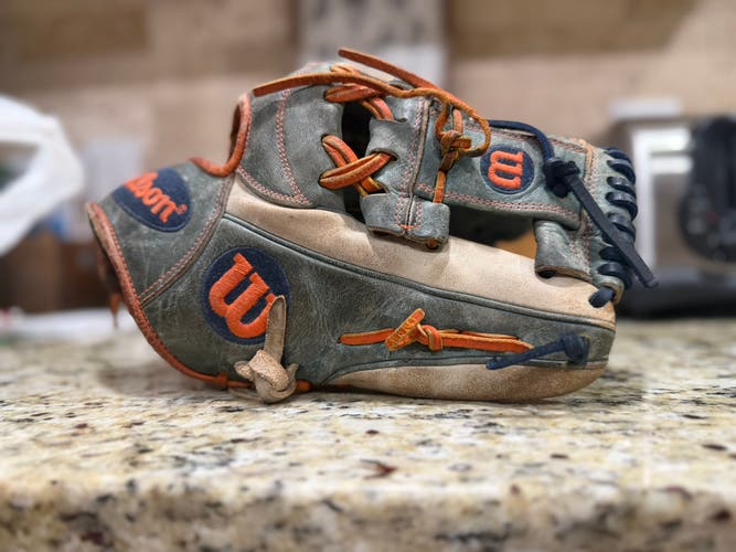 RARE WILSON A2000 CC1 CARLOS CORREA 11.75 RHT BASEBALL GLOVE