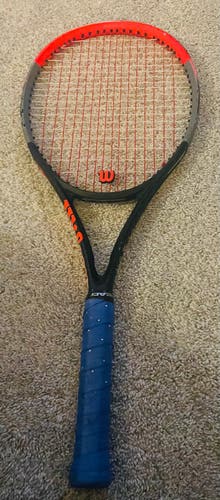 Adult Wilson Clash Tennis Racquet (Used)