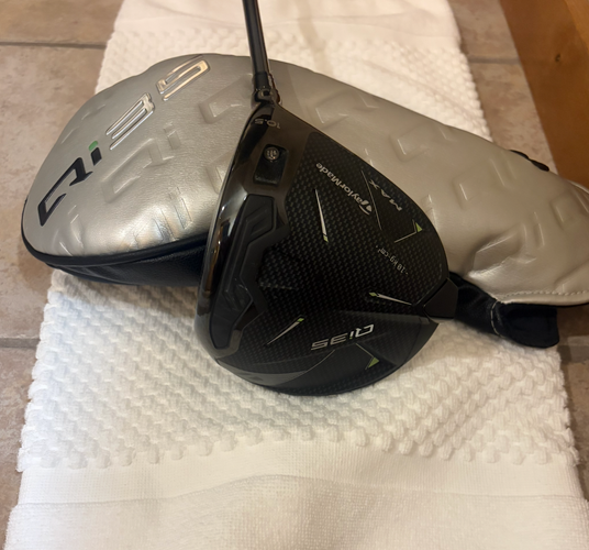 Taylormade Qi35 Max 10.5 Driver with Headcover / Stiff