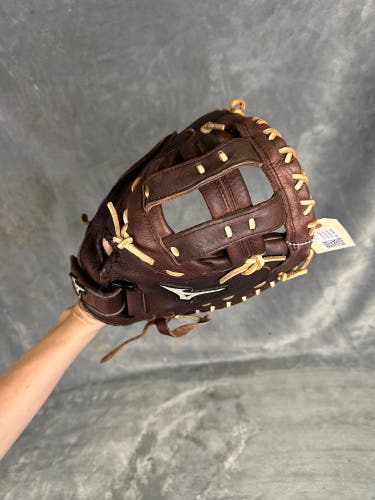 Brown Mizuno Franchise RH Catcher's Softball Glove 34" (Used)