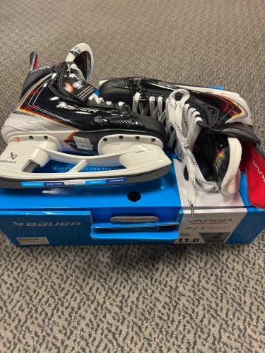 Bauer Vapor Flypro Hockey Skates 11 (New) Fit 2