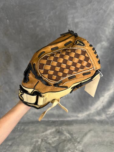 Brown Mizuno Ballpark RH Pitcher's Baseball Glove 11.5" (Used)