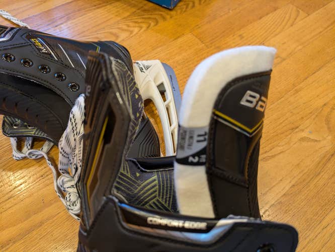 2024 Bauer Supreme M40 Hockey Skates Regular Width Size 11 Fit 2 (NEW) - never baked/sharpened