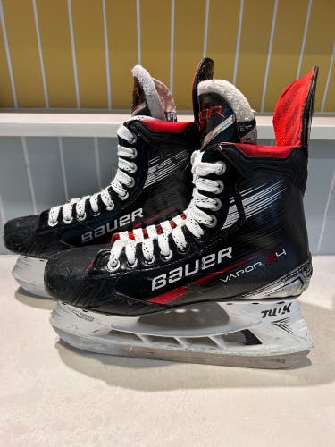 2023 Bauer Vapor X4 Hockey Skates Regular Width 7.5 (Used)