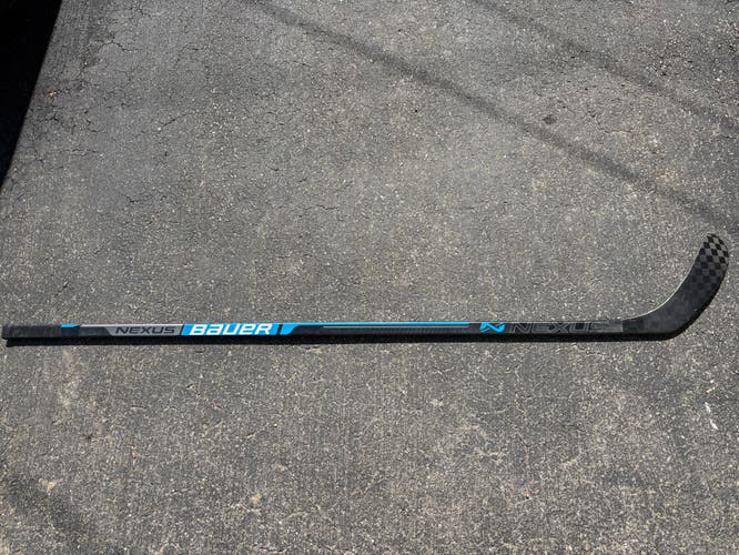 Senior Bauer Team Nexus Right Handed Hockey Stick P28 95 Flex (Used)