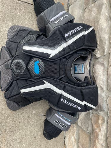XL Vaughn Velocity V9 Goalie Chest Protector (Used)