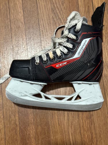 Black CCM JetSpeed 250 Hockey Skates Regular Width Size 1 (Used)