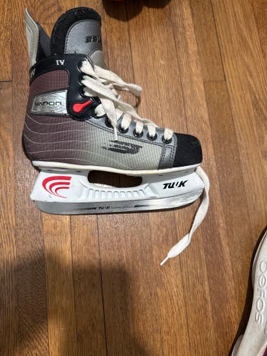 Gray Bauer Vapor 4 Hockey Skates Regular Width Size 2 (Used)