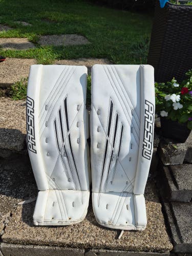 30" +2" Int Passau Goalie Leg Pads (Used)