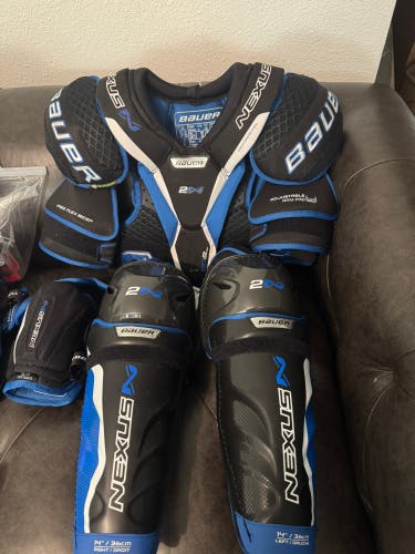 Complete Senior Size Hockey Kit/Set (New w/tags)