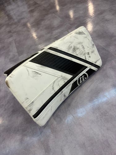 White Senior Warrior Ritual G6.1 E+ Goalie Gloves & Blockers Regular (Used)