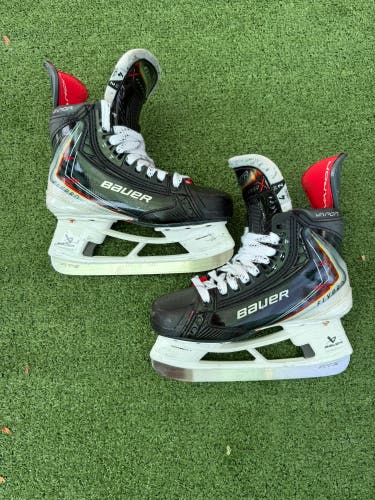 Bauer Vapor FlyPro Hockey Skates | Size 4 Fit 2