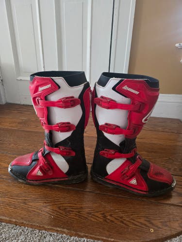 Red Size M 8.0 (W 9.0) Answer AR1 boots (Used)