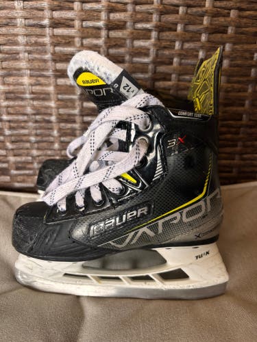2021 Bauer Vapor 3X Hockey Skates Regular Width 12 (Used)